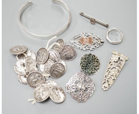 A modern Simon Beer of Lewes open bangle and silver band and assorted sundry jewellery.