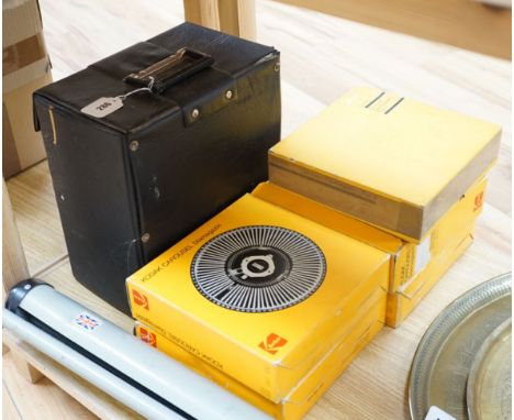 A Kodak Carousel S-AV 2000 projector, with slides and screen