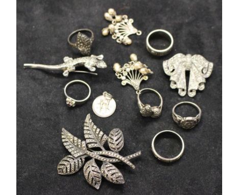 Joblot of Sterling silver jewellery and unmarked white metal jewellery. Includes six rings, three brooches, one pendant and a