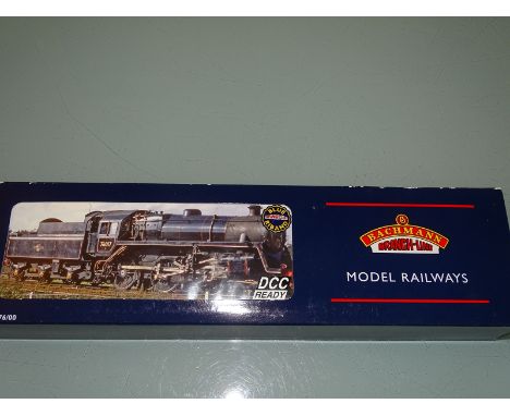 OO GAUGE MODEL RAILWAYS: BACHMANN A 32-952 STANDARD CLASS 4MT STEAM LOCOMOTIVE IN BR BLACK NUMBERED 76079 - E in VG box