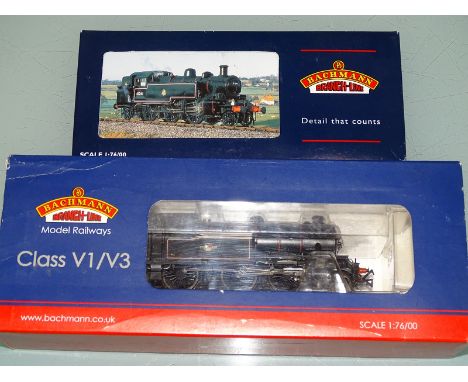 OO GAUGE MODEL RAILWAYS PAIR OF BACHMANN STEAM LOCOMOTIVES to include a 31-452B Ivatt tank and a 31-613 V3 tank - VG/E in G/V