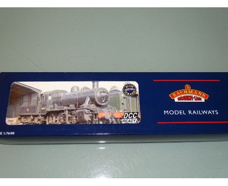 OO GAUGE MODEL RAILWAYS: A BACHMANN 32-825 IVATT CLASS 2MT STEAM LOCOMOTIVE IN BR GREEN 46521 - E in VG box