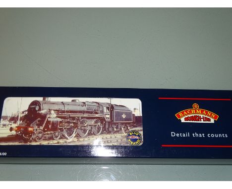 OO GAUGE MODEL RAILWAYS: A BACHMANN 32-502 STANDARD CLASS 5MT STEAM LOCOMOTIVE IN BR BLACK 73082 'CAMELOT' - E in VG box