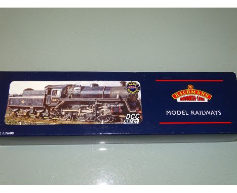 OO GAUGE MODEL RAILWAYS: A BACHMANN 32-951 STANDARD CLASS 4MT STEAM LOCOMOTIVE IN BR BLACK 76069 - E in VG box