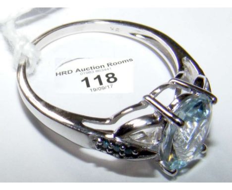 A 9ct white gold aquamarine ring