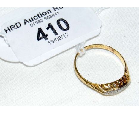 An 18ct yellow gold diamond ring