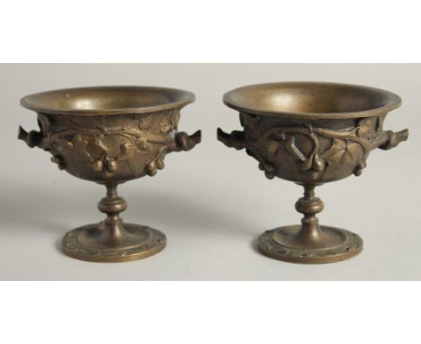 A SMALL PAIR OF GRAND TOUR BRONZE CIRCULAR URNS. 4.5ins diameter.