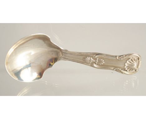 A WILLIAM IV SILVER QUEENS PATTERN CADDY SPOON. London 1833.