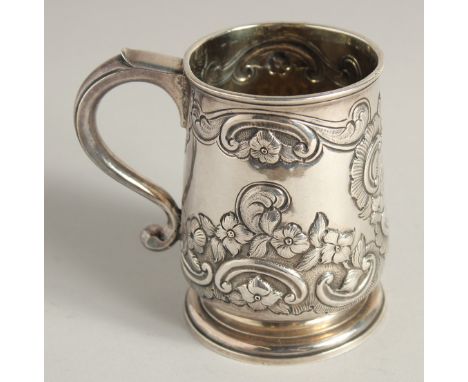 A GEORGE I SILVER CHASED HALF PINT TANKARD. London 1726.  Maker R. B.