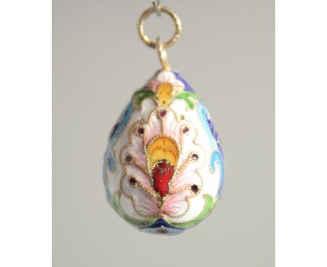 A RUSSIAN SILVER AND ENAMEL EGG PENDANT. 1ins long.