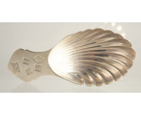 A MODERN SILVER SHELL BOWL CADDY SPOON.Dublin 1999. Maker PWK