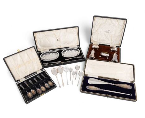 A mixed lot of silver items,various dates and makers,comprising: a cased set of six spoons, a cased button hook and shoehorn,