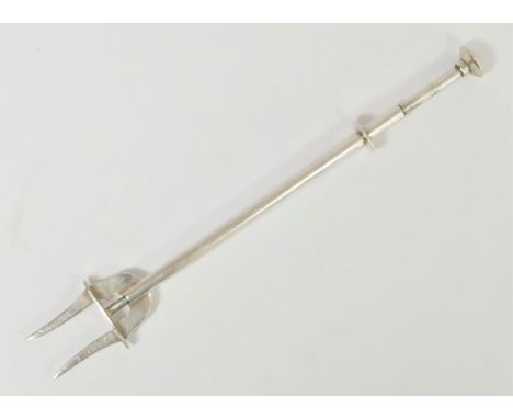 An .800 standard silver olive or pickle fork, bearing control marks, with sprung loaded handle, 16.5cm, 28gm 