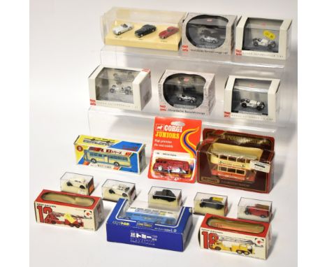 A good quantity of various collectible diecast cars, mostly in original boxes, to include Tomica diecast 1:31 scale buses, in