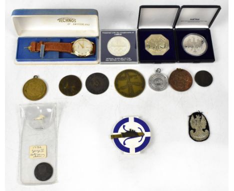 A small quantity of commemorative coins and medals including a 1990 Steenbergen Memorial, a medal commemorating the incorpora