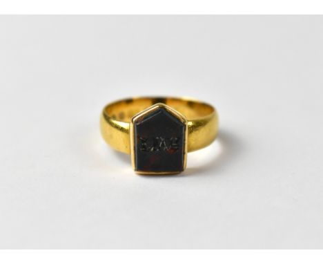 A Victorian 22ct gold ring set with bloodstone shield with inscription intaglio, size K, approx 4.2g.