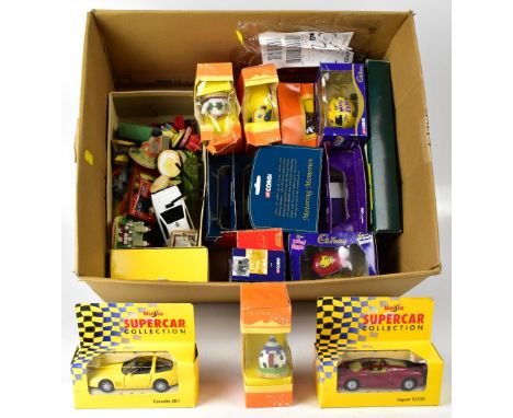 A mixed collection of mostly boxed collectible diecast vehicles to include Maisto Super Car Collection including Jaguar, Asto