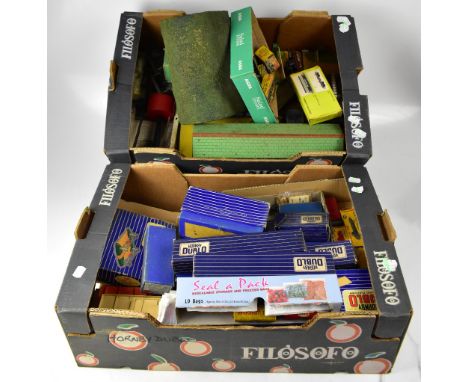 HORNBY DUBLO; a quantity of boxed and unboxed railway items to include D21 Corridor Coach (x2), D20 Restaurant Car, D1 Signal
