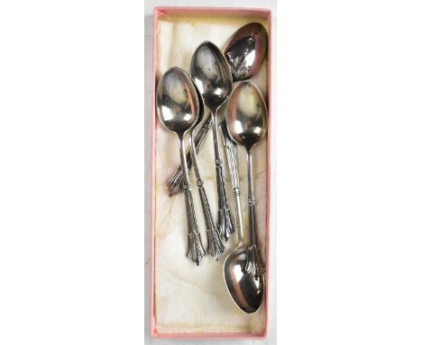 A set of six Edwardian hallmarked silver teaspoons, Harrison Brothers &amp; Howson, Sheffield 1909, combined approx 2.2ozt (6