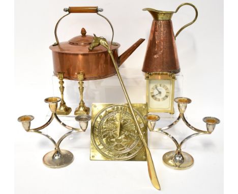 An early 20th century Arts &amp; Crafts handmade copper kettle with amber-style handle, on brass bracket mounts connecting to