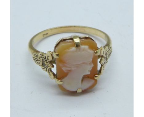 A 9ct gold cameo ring, 2.5g, Q