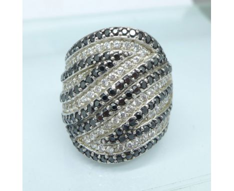 A silver, black and white stone set ring, P