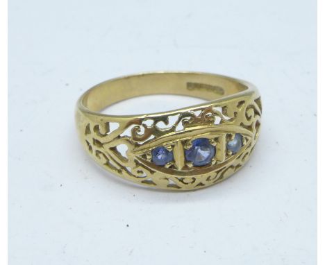 A 9ct gold and blue stone ring, 2.9g