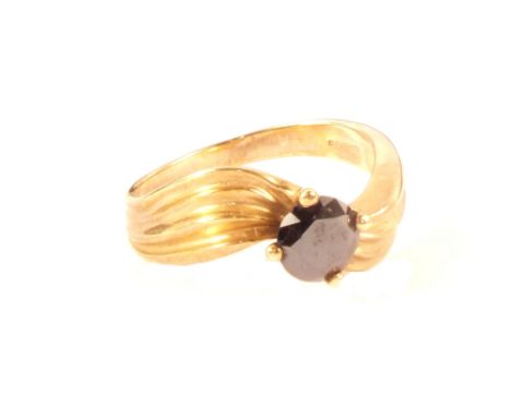 A 9ct gold ring set with black stone, size N