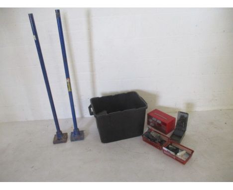 A small assortment of tools etc including Bulldog groundwork tools
