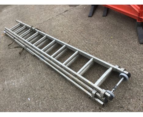 Triple Extending Aluminium Ladder 