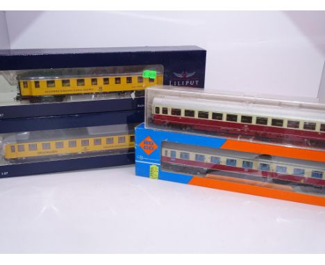 HO GAUGE - A group of coaches by ROCO, LILIPUT and FLEISCHMANN as lotted - VG/E in F/VG boxes (4)