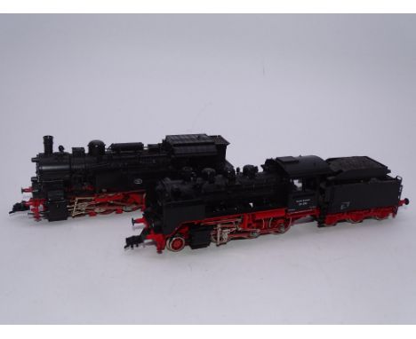 HO GAUGE - A pair of FLEISCHMANN German steam locos to include a Class 24 and Class 94 - VG unboxed