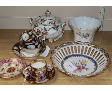 A collection of English and Continental cabinet ceramics, including two Minton 827 pattern cups and matching saucer, a Cauldr