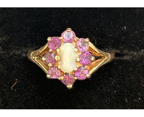 9ct Gold ring set with central opal & 8 amethyst Size P 