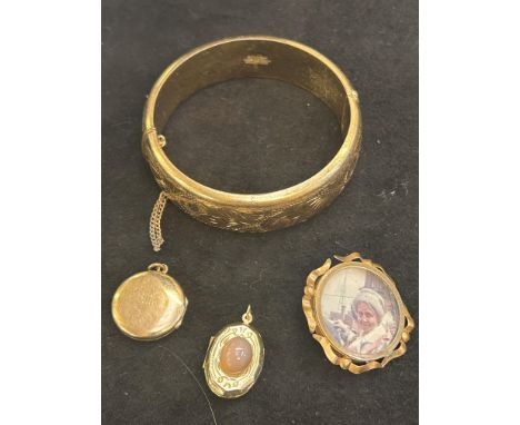 Rolled gold bangle, pinchbeck brooch & 2 others 