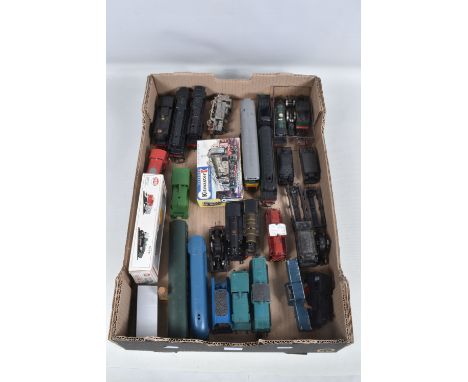 A QUANTITY OF UNBOXED AND ASSORTED OO AND HO GAUGE LOCOMOTIVES, to include boxed Model Power HO gauge Porter Hustler Switcher