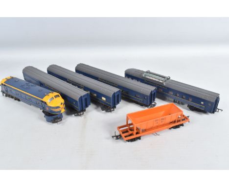 A SMALL QUANTITY OF UNBOXED AND ASSORTED OO GAUGE TRI-ANG TRANSCONTINENTAL ITEMS, to include B-60 Double Ended Diesel, No.500