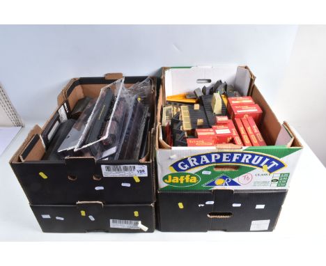 A QUANTITY OF BOXED AND UNBOXED OO GAUGE LINESIDE BUILDINGS, ACCESSORIES AND TRACK, to include boxed Tri-ang Signal Box (R61)