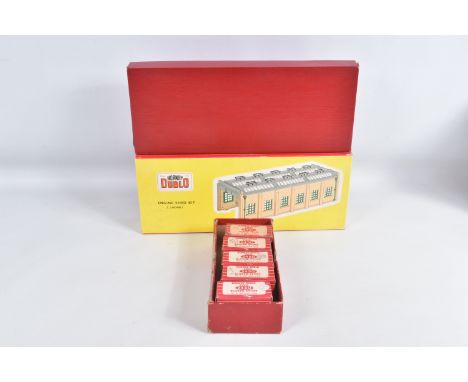 TWO BOXED HORNBY DUBLO PLASTIC ACCESSORY KITS, Engine Shed kit (2-road) (5005) and Engine Shed Extension kit (5006), contents