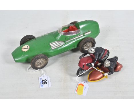 AN UNBOXED METTOY FOR MARKS AND SPENCER 1/18 SCALE VANWALL RACING CAR, missing driver and has damage to windscreen, green bod