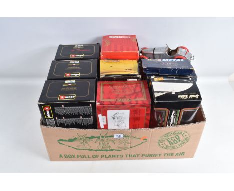 A COLLECTION OF BOXED AND UNBOXED 1:18 SCALE DIECAST MODEL  VEHICLES, to include 4 unboxed models, a Bburago Mercedes-Benz SS