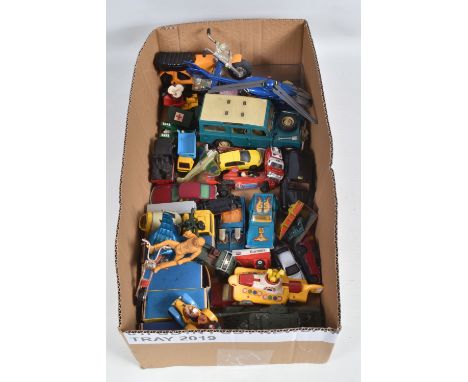 A COLLECTION OF VARIOUS DIECAST UNBOXED AND BOXED MODEL VEHICLES, AIRCRAFT, AND FIGURES, to include 4 Matchbox Models of Yest