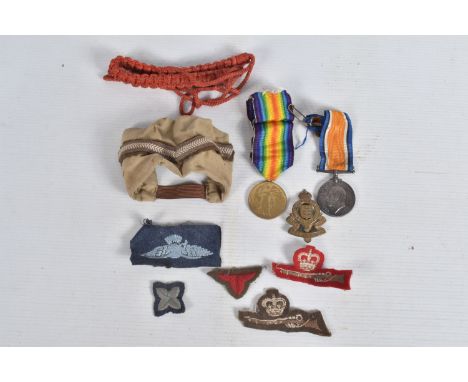 A FIFTEENTH LONDON REGIMENT PAIR OF WWI MEDALS AND SOME CLOTH INSIGNA, the medals are correctly named to 4049 PRIVATE G. MUNR