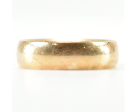 A hallmarked 9ct yellow gold band ring. The ring of truncated D form, hallmarked for London 1977, sponsors marks for J Ltd.&n