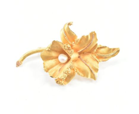 An 18ct gold and pearl brooch pin. The brooch in the form of an orchid set with a central pearl having roller clasp fastener 