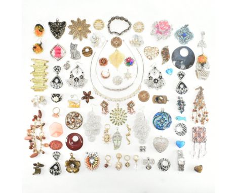 An assorted collection of costume jewellery. The lot to include; gold &amp; silver tone metal, necklace pendants, bracelets, 