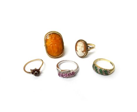 A gold mounted panel shaped amber ring, with a winged insect motif, detailed 9 CT, a 9ct gold mounted oval shell cameo ring, 