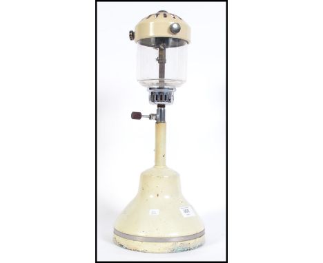 A vintage mid 20th century industrial Bialaddin model T10 pressure paraffin table lamp having painted enamel finish. Measures