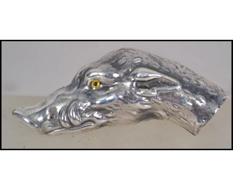 A gentleman's Sterling silver walking stick handle in the form of a boars head. Weight 23.5g. Measures 8cm long.