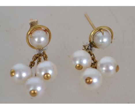 2 pairs of vintage 9ct gold pearl earrings - studs complete with the posts, each earring with good freshwater pearl. total we